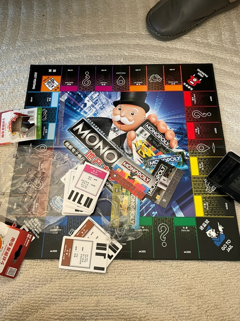 Hasbro Monopoly Classic Real S - огляд і ціна Board Game Monopoly